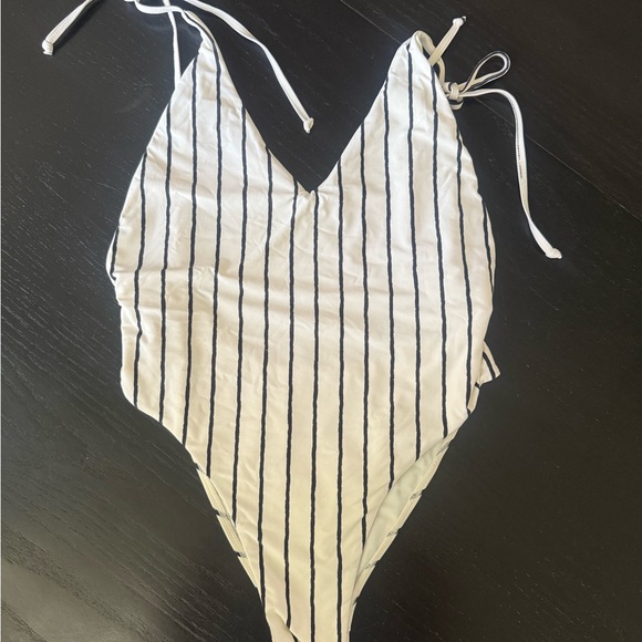 BILLABONG Women's Flora Beat Striped One Piece Swimsuit - Small - Picture 4 of 4